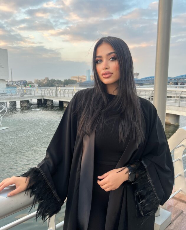 A black feathered kaftan that brings out your unique elegance