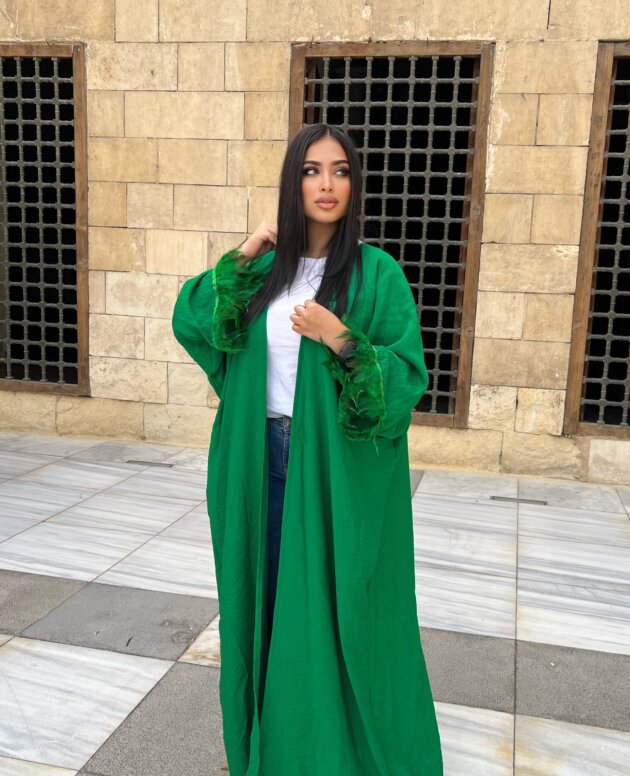 A green feathered kaftan that brings out your unique elegance