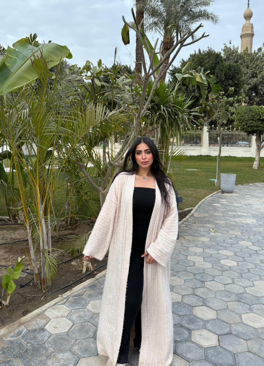 Klyr Soft Ramadan Kaftan with a Minimal Elegant Design for Evening Wear - Image 5