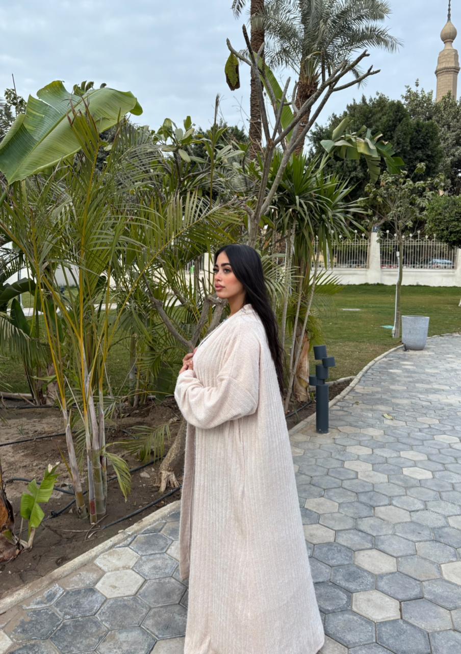 Klyr Soft Ramadan Kaftan with a Minimal Elegant Design for Evening Wear - Image 3